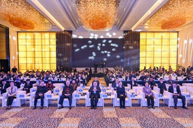 AI��ӿ����۸�ǿ����������2025�й���ҵ��ý��ҵ�˹�